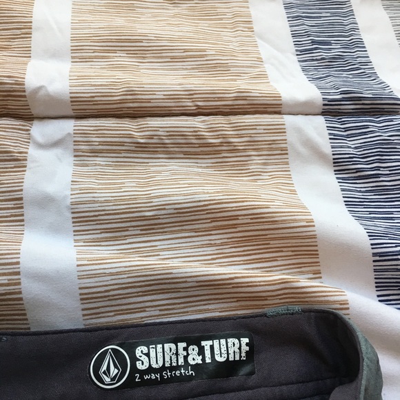 Volcom hybrid shorts - Picture 3 of 3